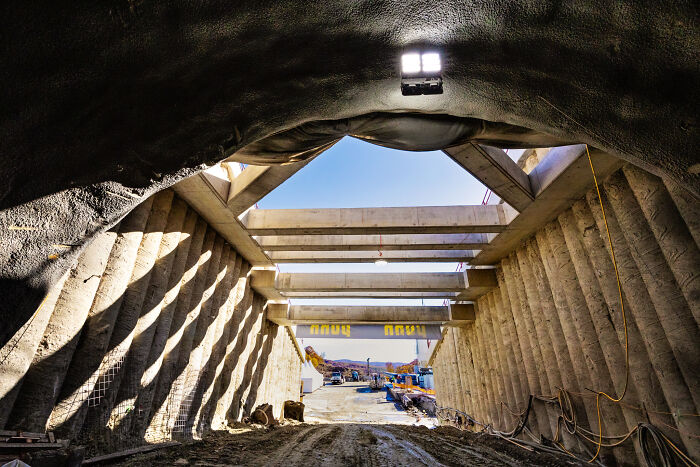 Wait, Ever Seen Industry Look This Cool? Peek Inside These Epic Machine Shots! (9 Pics)