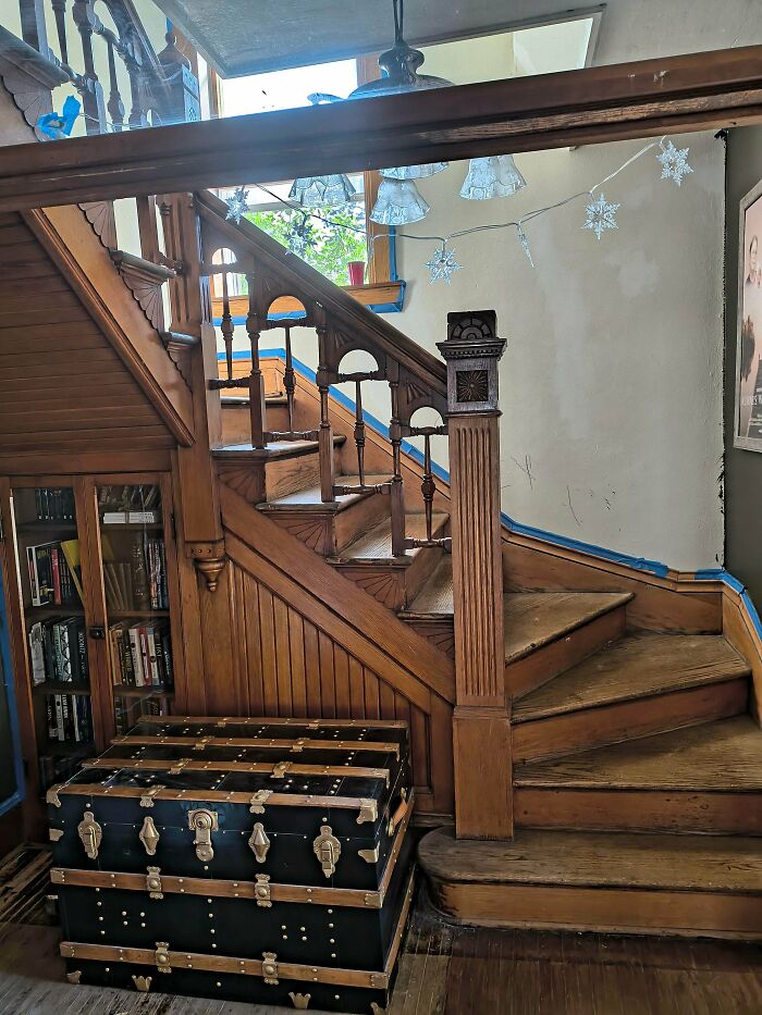 Check Out My House’s Stunning Entryway and Staircase
