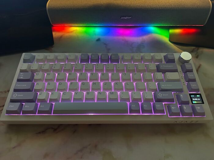 Your Keyboard’s About To Get Way Cooler With The Epomaker Wireless Mechanical Keyboard