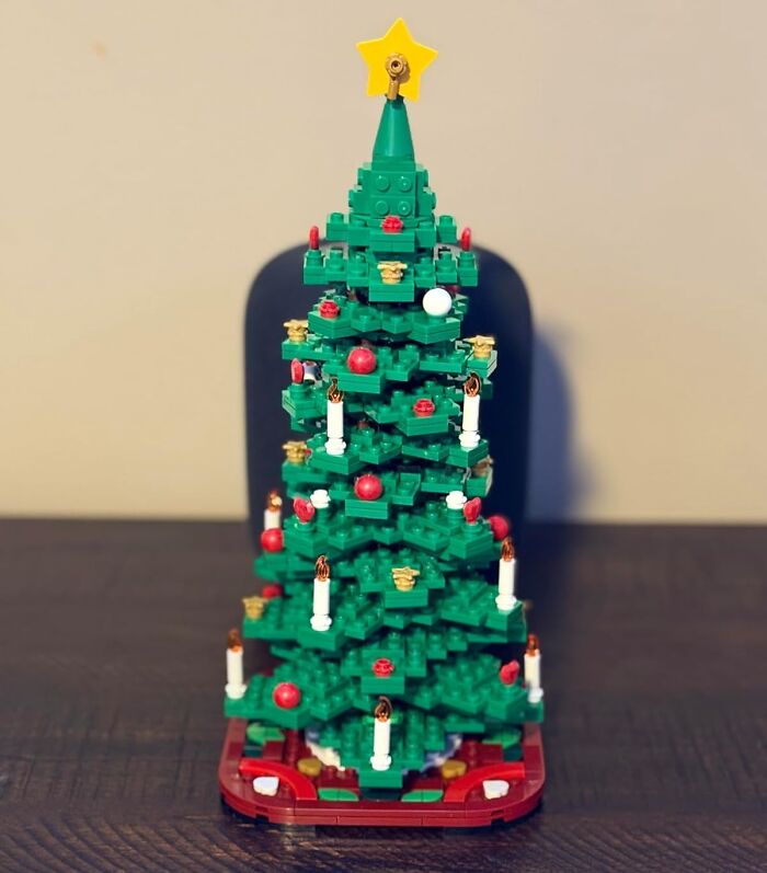 The Christmas Tree They Can Decorate A Million Times Without Getting In Trouble: LEGO Christmas Tree