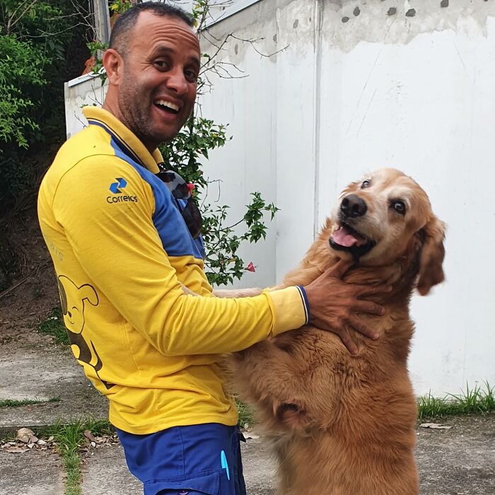 Meet The Mailman Who’s BFFs With Every Dog On His Route (Yep, Really!)