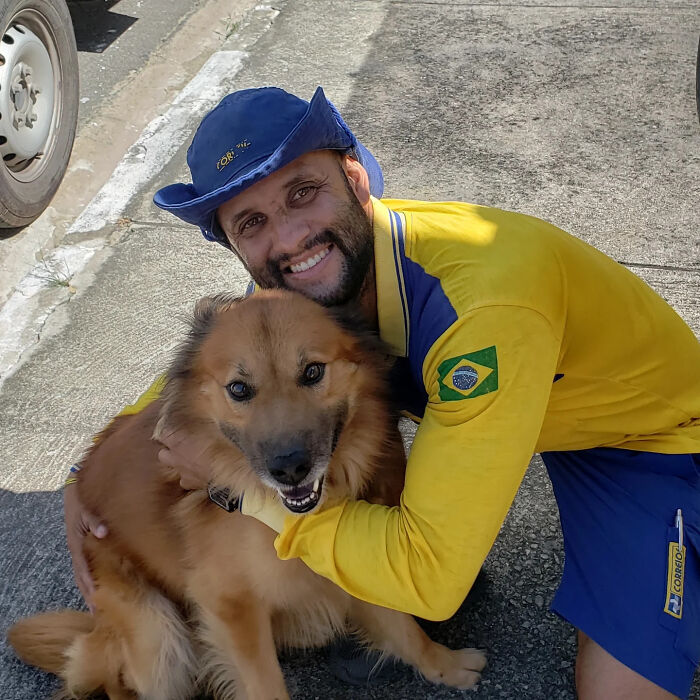 Meet The Mailman Who’s BFFs With Every Dog On His Route (Yep, Really!)