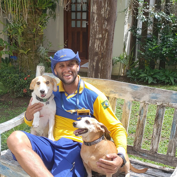 Meet The Mailman Who’s BFFs With Every Dog On His Route (Yep, Really!)