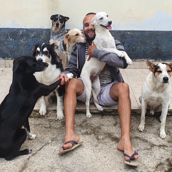 Meet The Mailman Who’s BFFs With Every Dog On His Route (Yep, Really!)