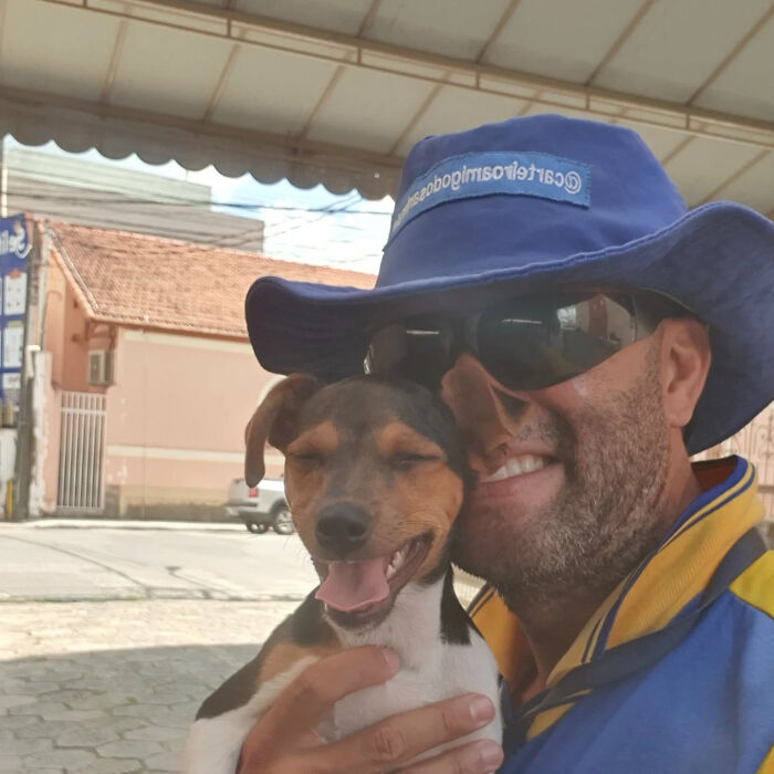 Meet The Mailman Who’s BFFs With Every Dog On His Route (Yep, Really!)