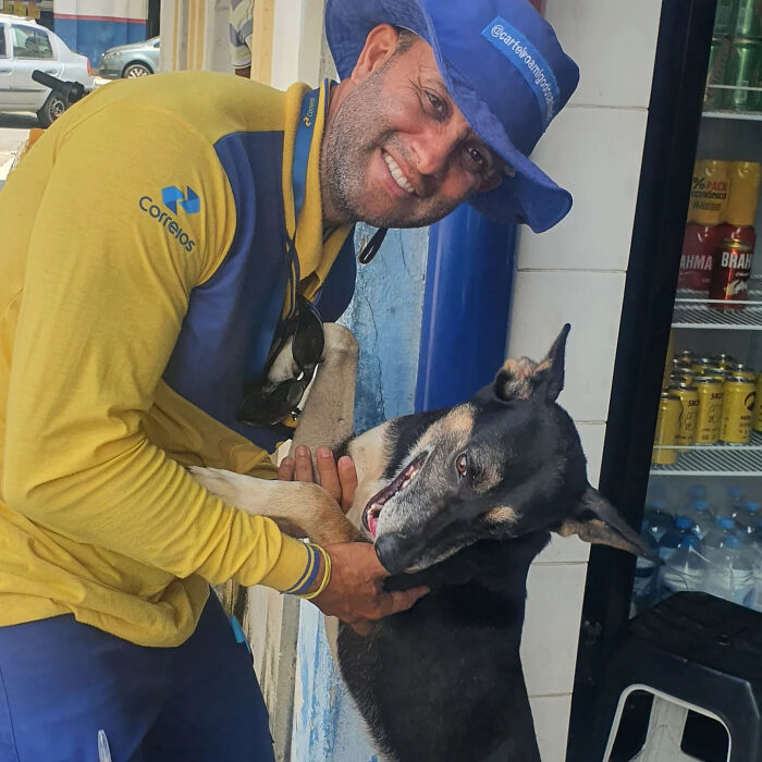 Meet The Mailman Who’s BFFs With Every Dog On His Route (Yep, Really!)