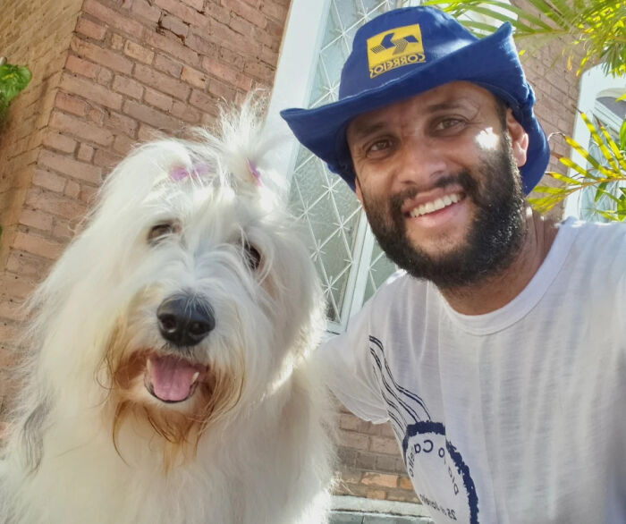 Meet The Mailman Who’s BFFs With Every Dog On His Route (Yep, Really!)