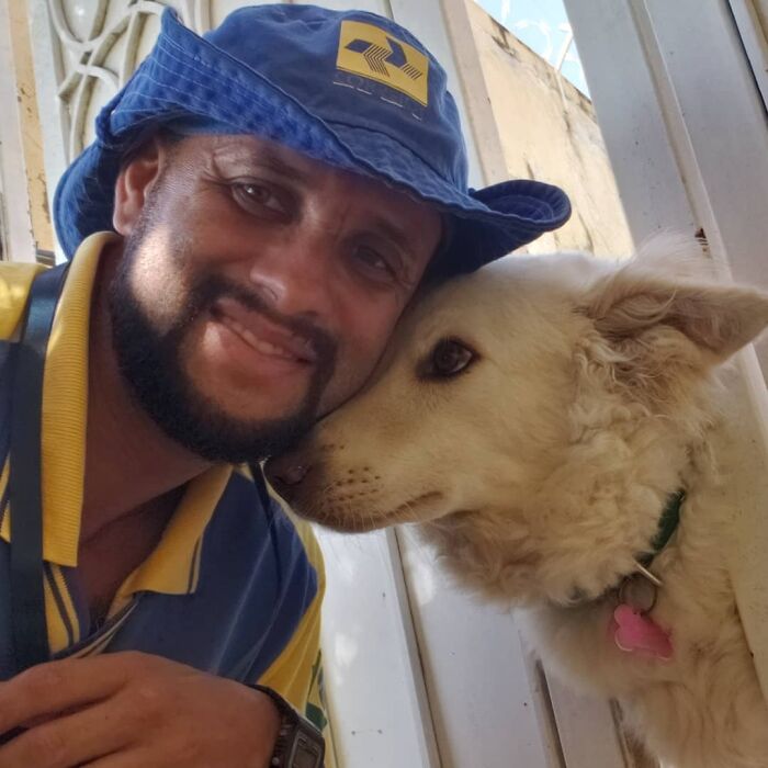 Meet The Mailman Who’s BFFs With Every Dog On His Route (Yep, Really!)