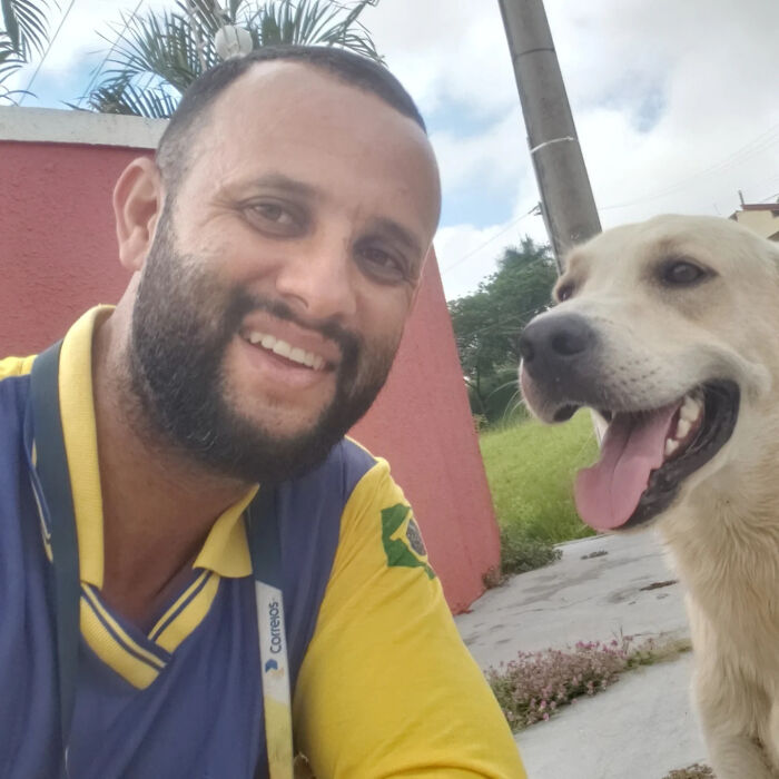Meet The Mailman Who’s BFFs With Every Dog On His Route (Yep, Really!)