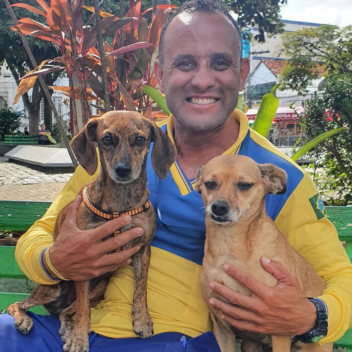 Meet The Mailman Who’s BFFs With Every Dog On His Route (Yep, Really!)