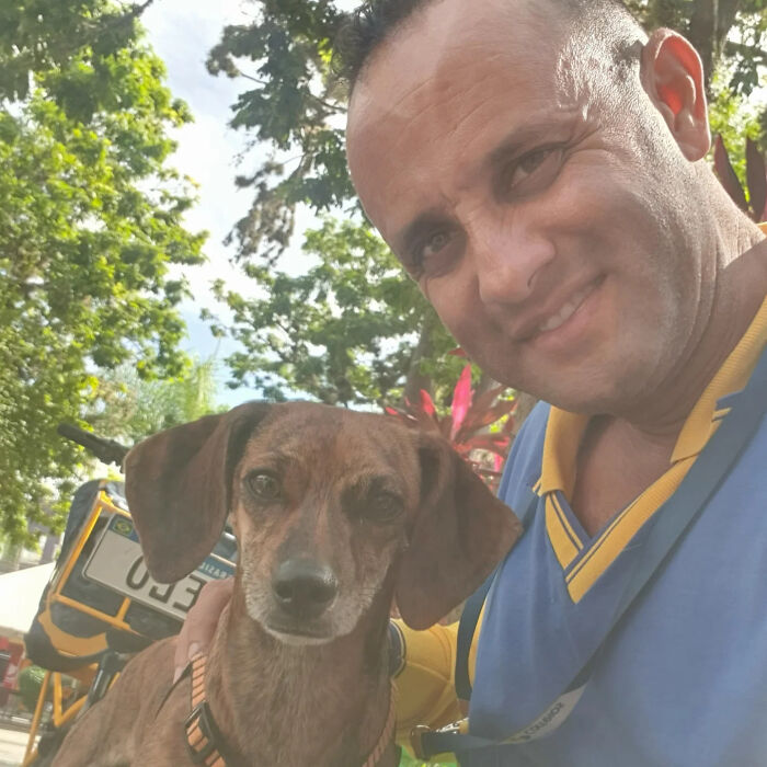 Meet The Mailman Who’s BFFs With Every Dog On His Route (Yep, Really!)