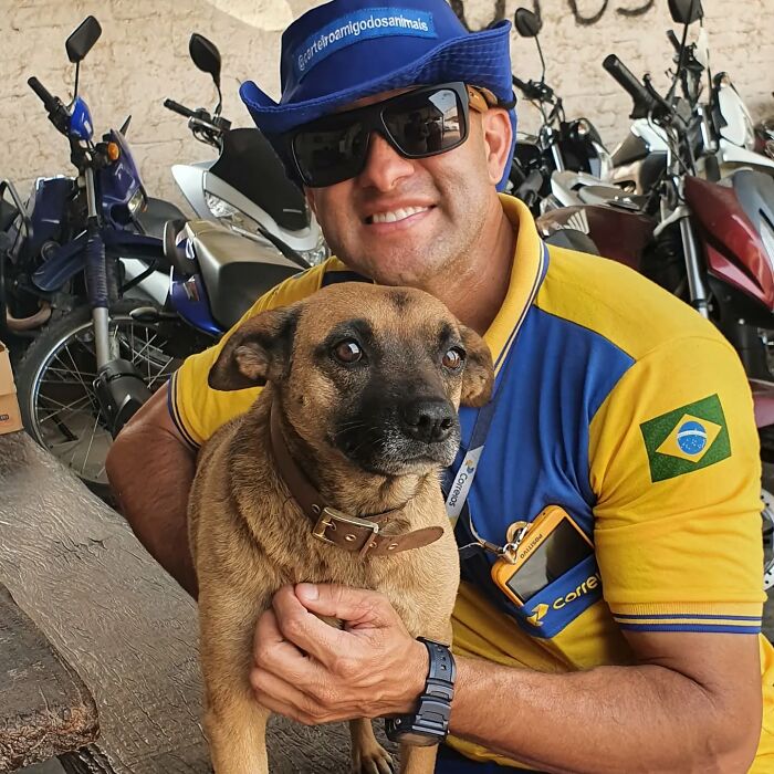 Meet The Mailman Who’s BFFs With Every Dog On His Route (Yep, Really!)