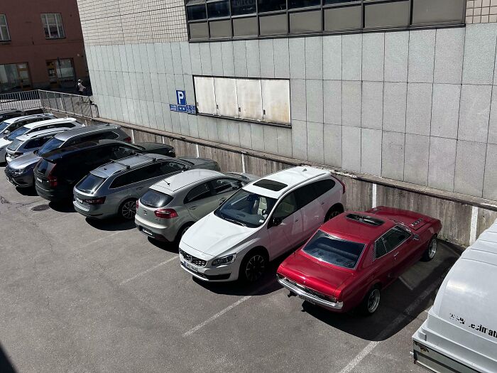 Parking Made Easy With White Lines On The Wall