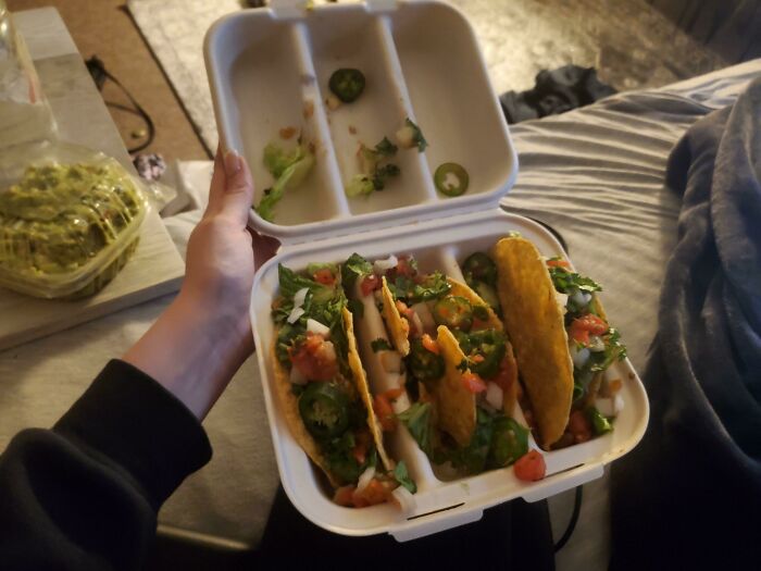 Taco Container That Holds 3 Tacos Upright Without a Mess
