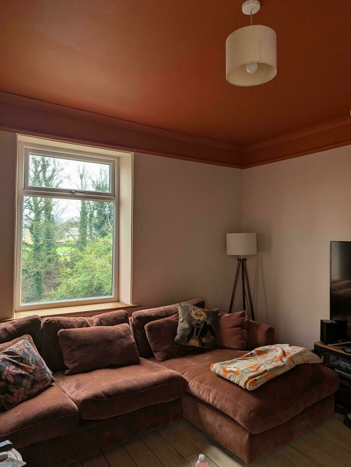 Calling All Fans Of Dark Ceilings—You’ll Love This