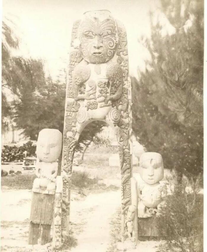 A 1880s Photo of an Incredible Maori Carving