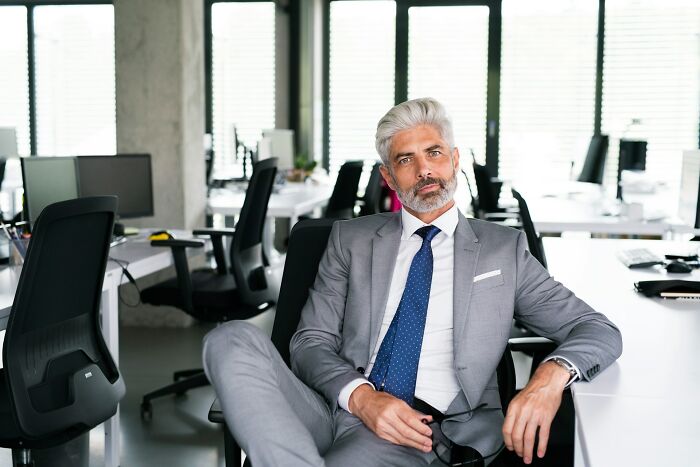 26 People Spilling Their Wildest Work Shenanigans (Yep, They Really Did That)