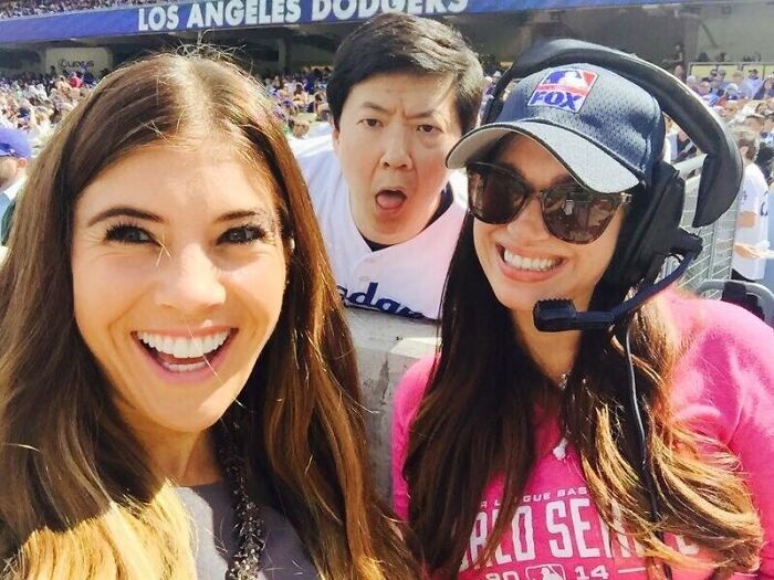These Photobombs Totally Stole The Show And We Can't Stop Laughing