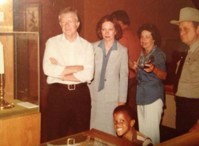 These Photobombs Totally Stole The Show And We Can't Stop Laughing