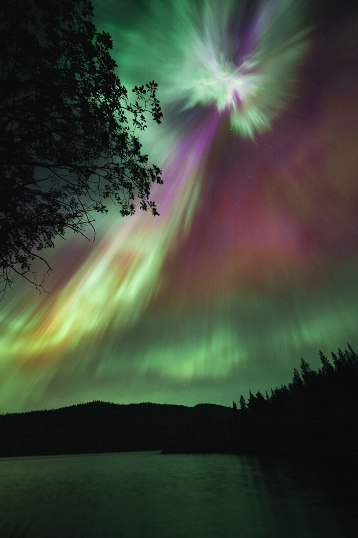 Chasing Northern Lights: The Coolest Spots & Times to See Them (13 Pics!)
