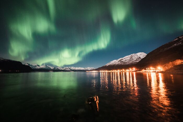 Chasing Northern Lights: The Coolest Spots & Times to See Them (13 Pics!)