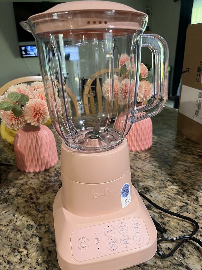 Say Goodbye to Clumpy Shakes with the Bella Countertop Blender