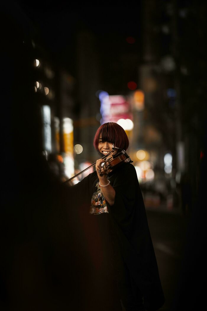 Violinist Caught Jamming in Osaka