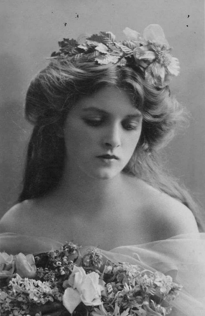Silent Film Star Gladys Cooper Circa 1910