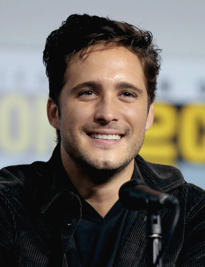 Diego Boneta, From Telenovelas to Hollywood, 35