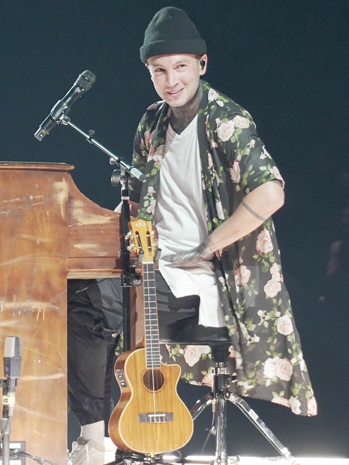 Tyler Joseph: The One-Man Band of Twenty One Pilots, 37