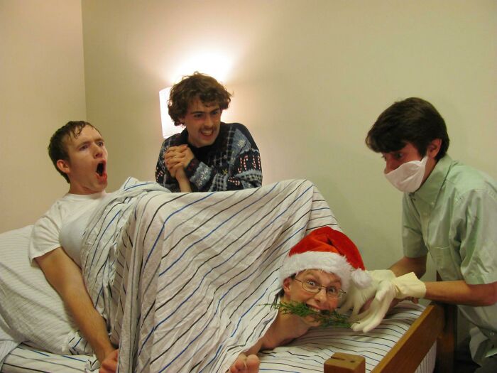 Friend And Roommates’ Christmas Card Photo? Pure Comedy!