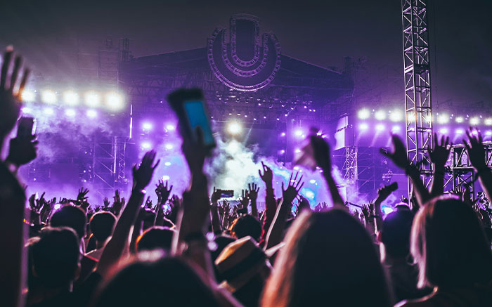 Wait, They Actually Called For A Doctor? These Stories Got Wild Fast