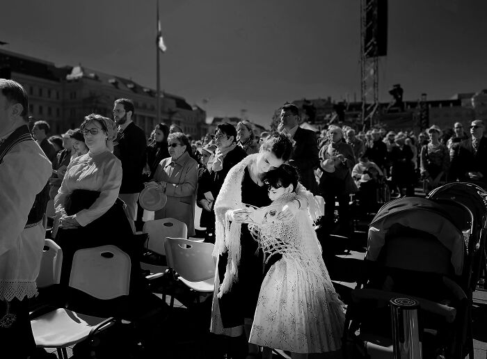 Human Affection on the Edge (Budapest, Hungary) by Antonio Denti