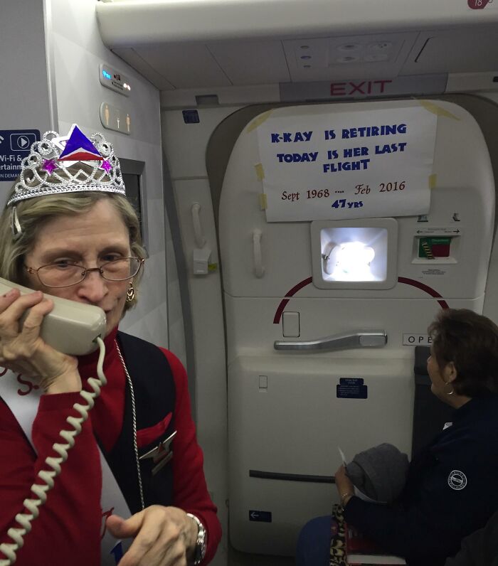 This Adorable Flight Attendant’s Last Day Before Retiring Was Picture Perfect