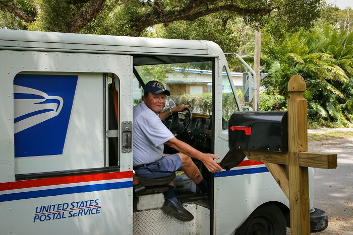 30 Hilarious and Surprising Secrets From Postal Workers