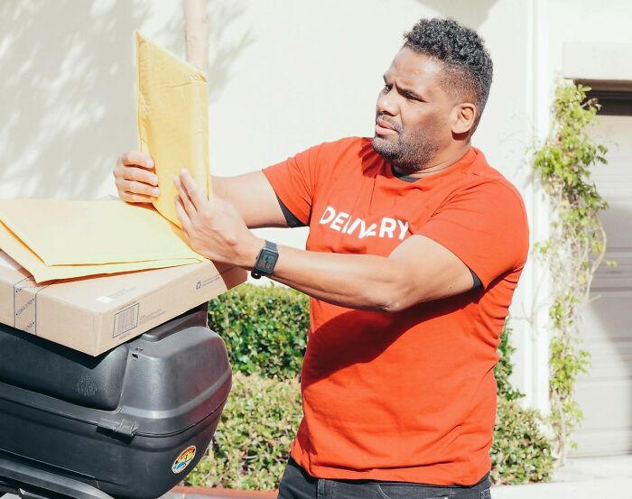 30 Hilarious and Surprising Secrets From Postal Workers