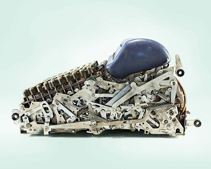 Peek Inside a Mechanical Calculator — It’s Like a Tiny Robot Party!