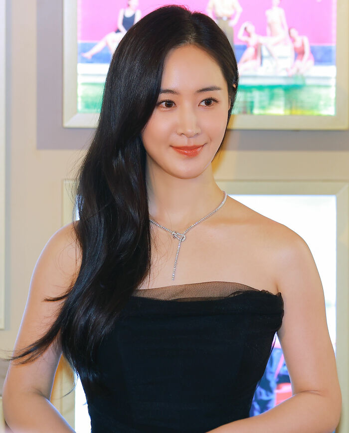 Kwon Yu-Ri: K-Pop Star and Drama Queen, 36