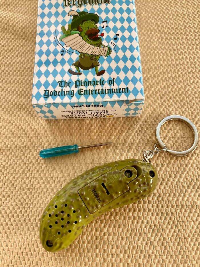A Yodeling Pickle Keychain So Good, It'll Have Everyone Laughing Till They Cry
