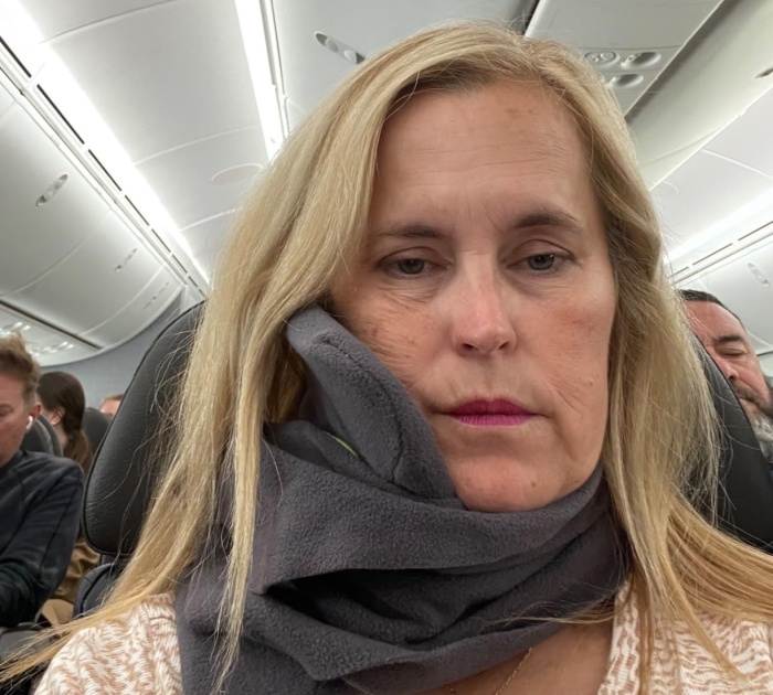 Avoid The Bobble-Head Look With The Scientifically-Engineered Trtl Neck Pillow