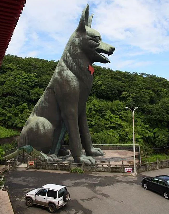 Taiwan’s Giant Dog Statue You Can Walk Through (But Door's Closed Now)