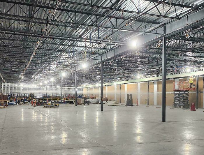 Drywaller Making a Literal Dust Cloud—GG No Respirator