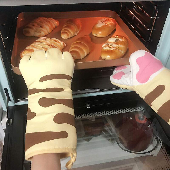 Paw Oven Mitts: The Fun Way To Handle The Heat (Meow!)