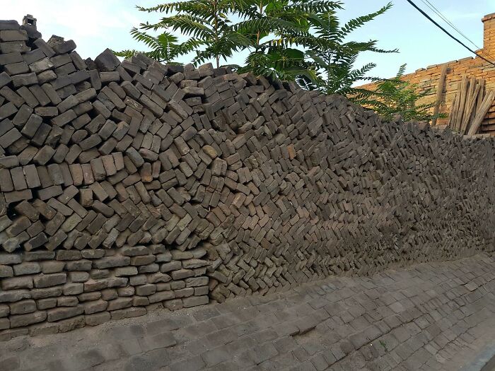Brick Work Taken To A Whole New Level of WTF