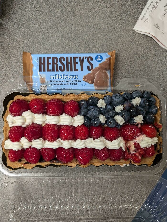 Making an American Flag Cake… And Totally Missing It