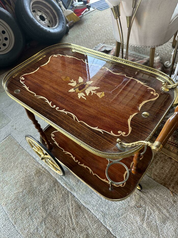 Couldn’t Walk Away From This Playful Bar Cart