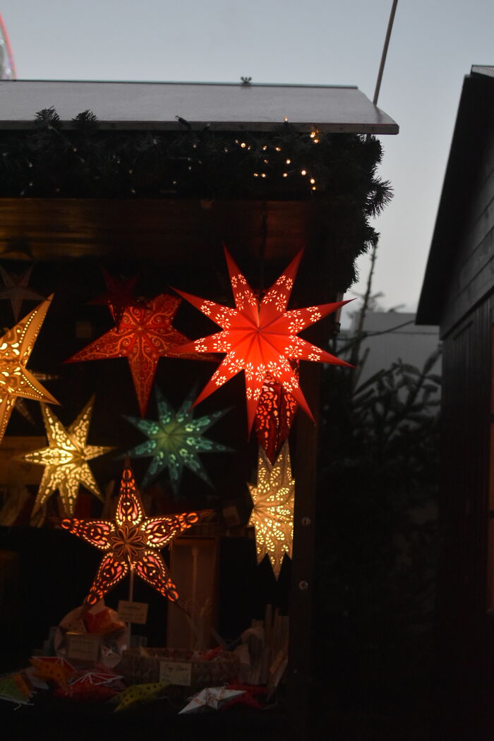 Worth It: Edinburgh Christmas Market, Scotland - Castle Views and Hot Toddies