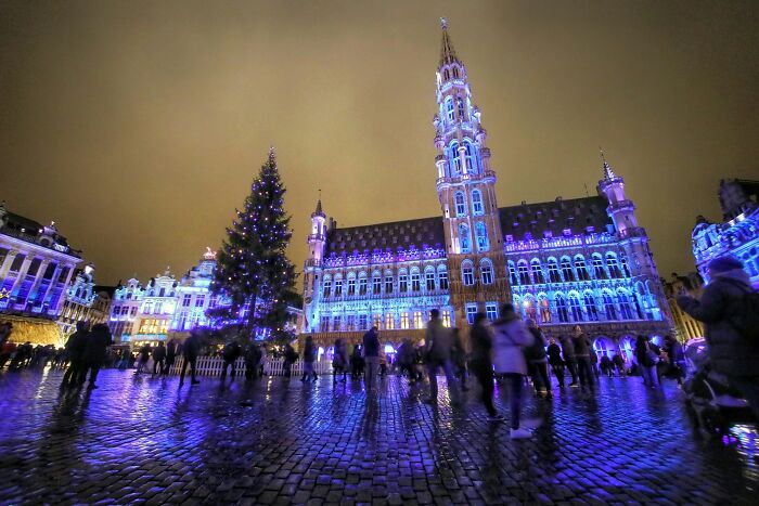 Not Worth It: Brussels Grand Place Christmas Market - Crowds and Same Old