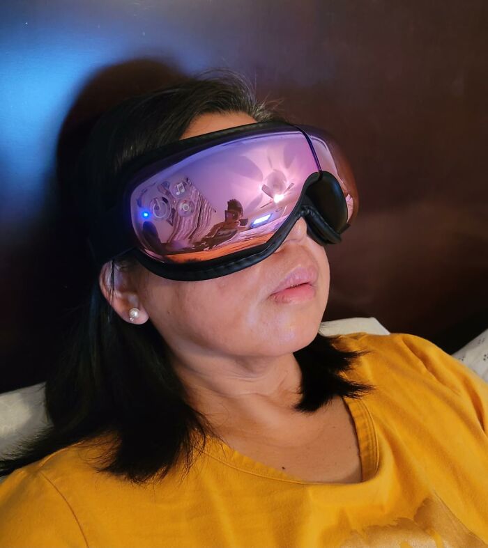 This Electronic Eye Massager Is Basically a Spa for Her Tired Peepers