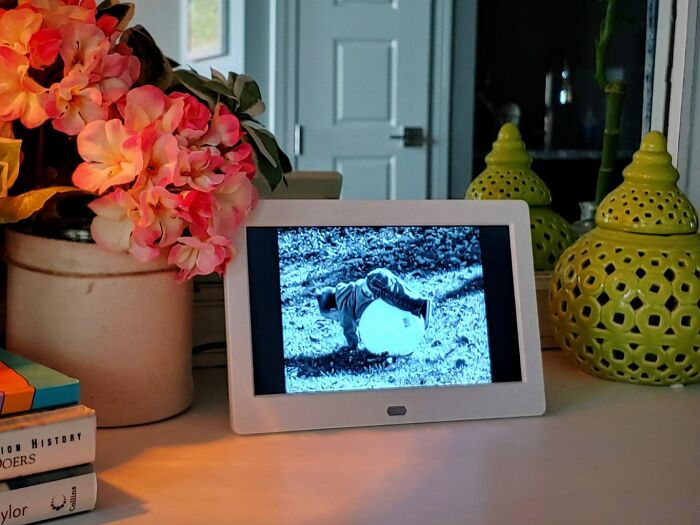 This Digital Picture Frame Turns Her Favorite Moments Into an Ever-Changing Show